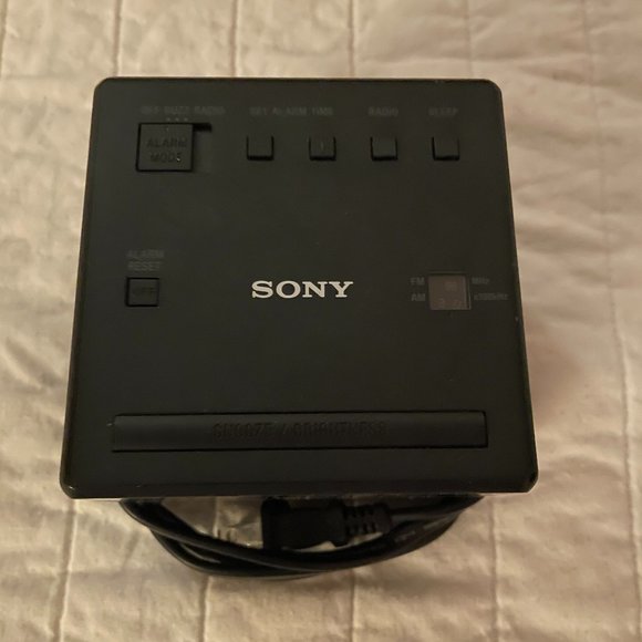 alarm clock/radio - Picture 3 of 3